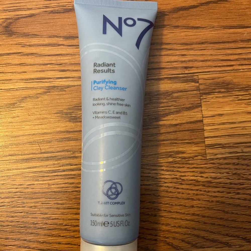 NWOT-No 7 Radiant clay mask
